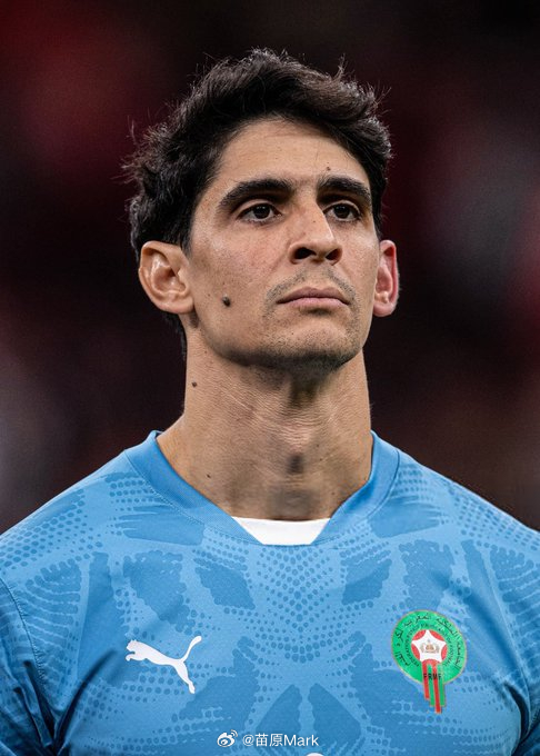 纯粹守护神是阿根廷球迷，因为摩洛哥的阿甲转播比较发达，很多人喜欢巴蒂、奥特加。 