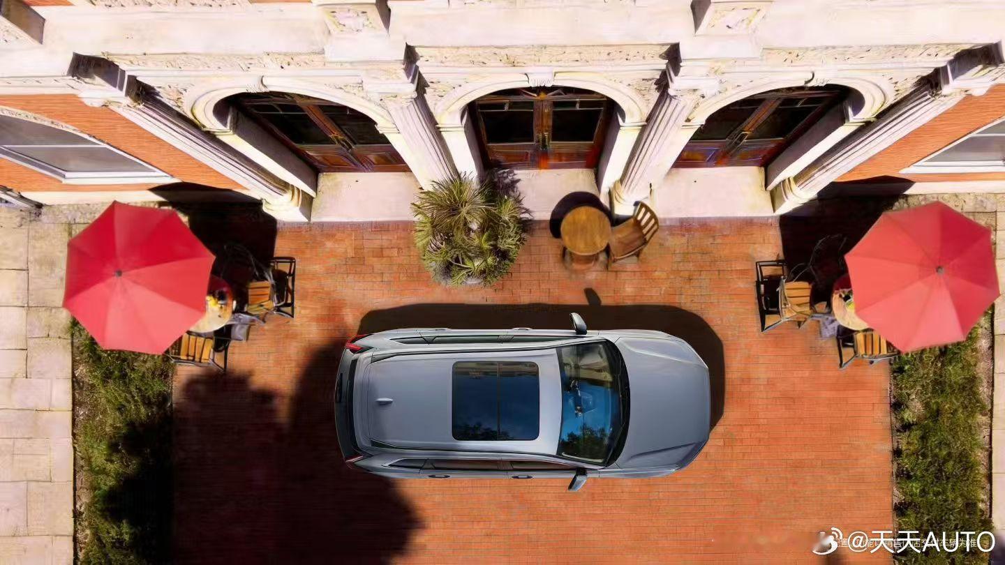 新华AUTO：东风本田CRV红砖、玻璃与金属在光影下达成默契CR-V亦成经典的一