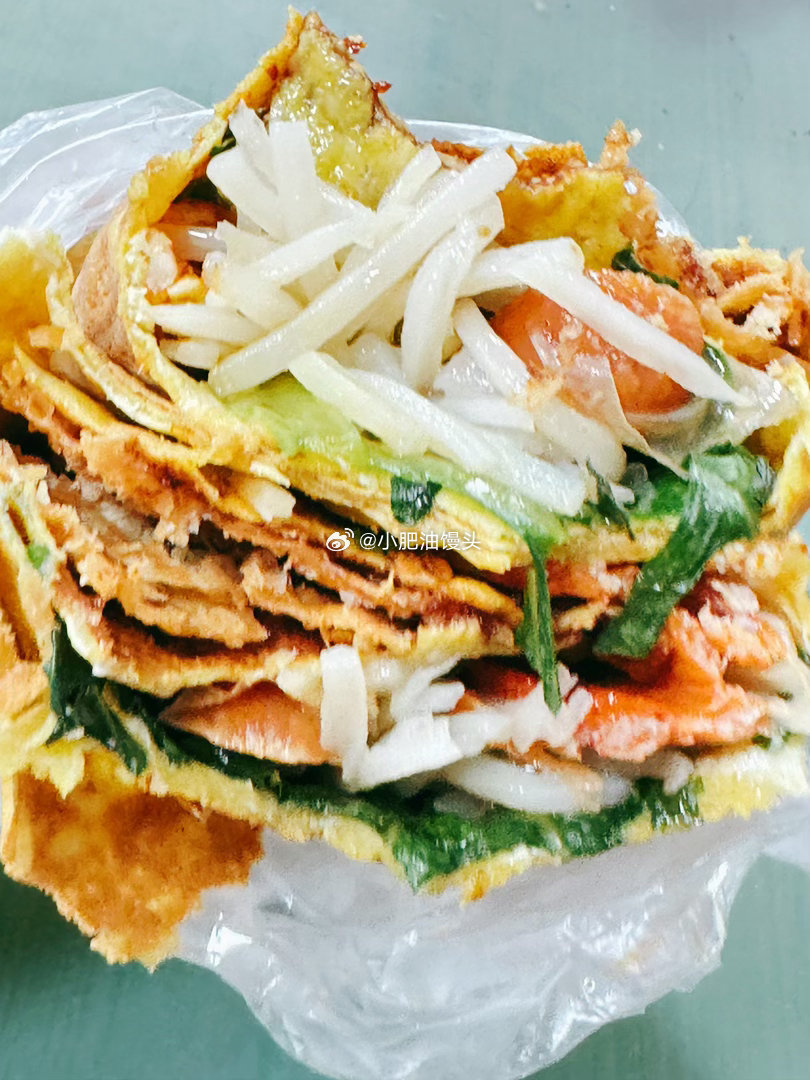 比脸还大的的煎饼，吃下去感觉明儿早饭都不用吃了！ ​​​