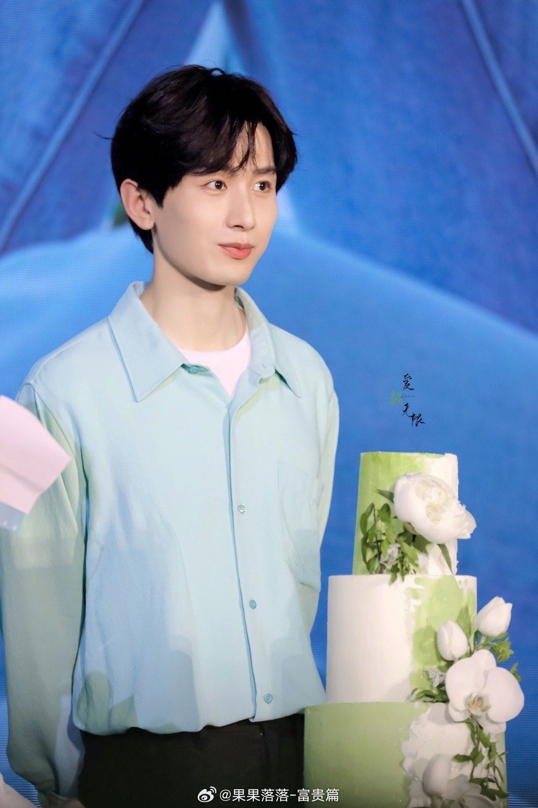 成毅狩谎 cy 成毅林彦廷成毅他是颜值，演技与风骨并存的优质演员。演技细腻入微，