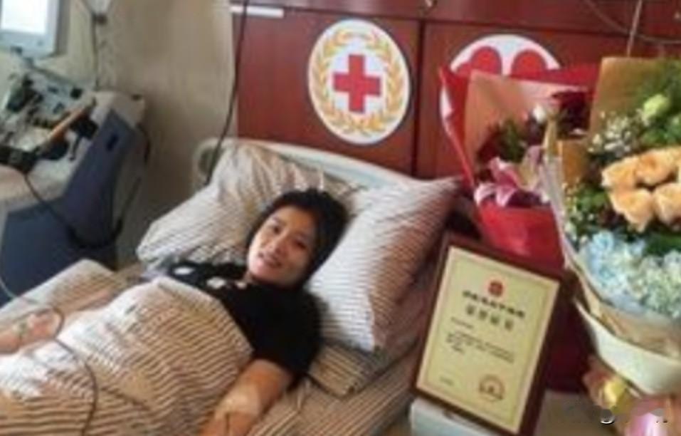 2017年，浙江女子许艾菲无偿捐献骨髓救了一位白血病男孩，男孩康复后找到她说：“