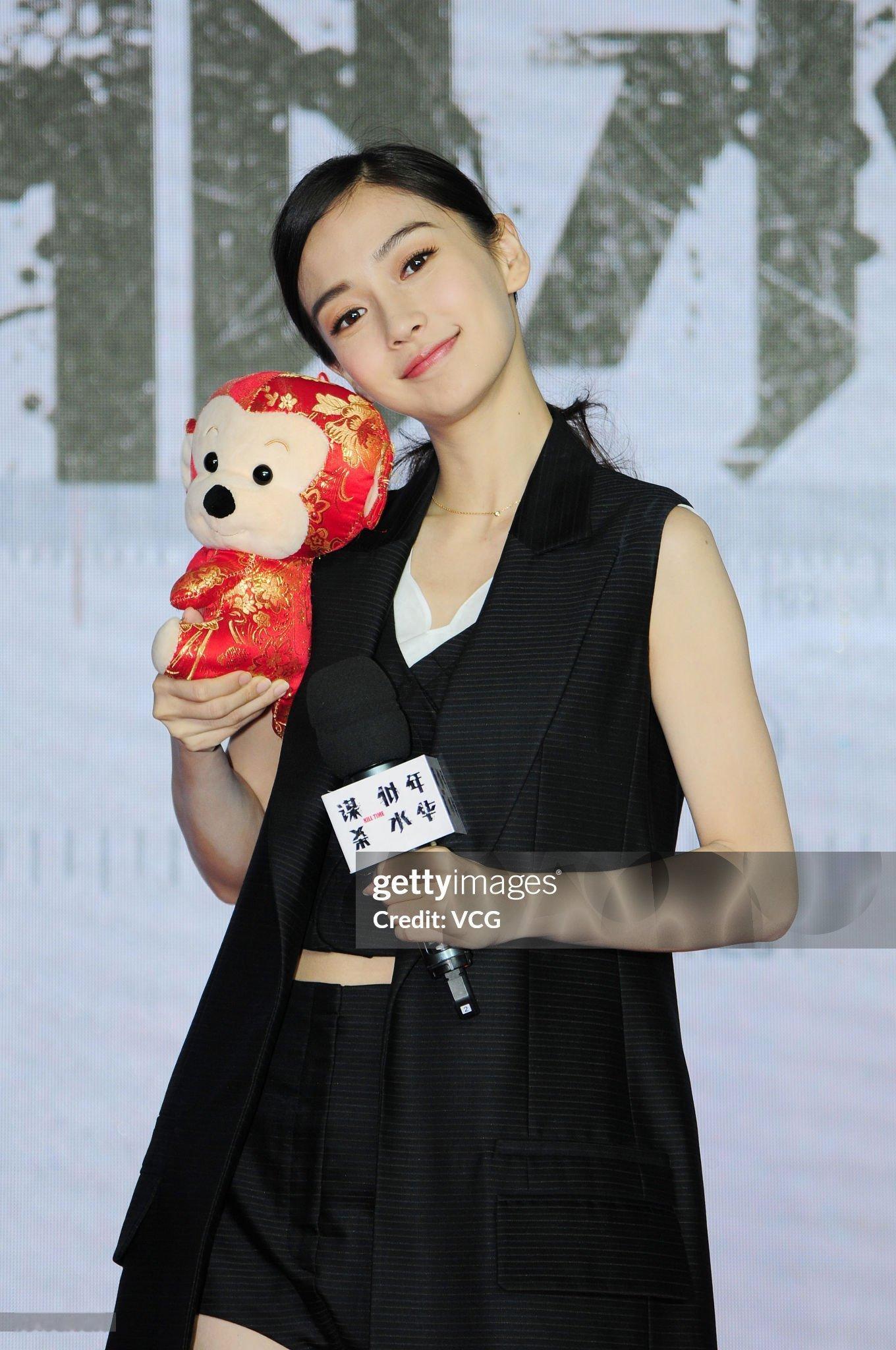 angelababy  angelababy "想用每日的温柔和月亮花换取一束光