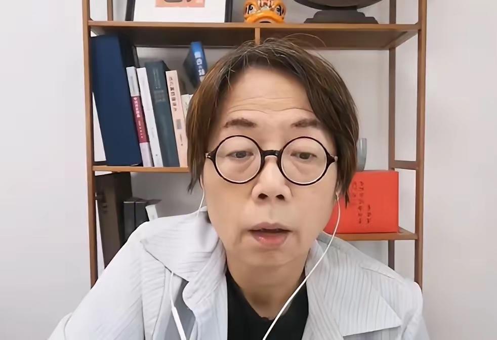 警惕黄智贤的八大理由：
黄智贤的弟弟苏紫云，任职于台当局专属情治机构，身居主管层