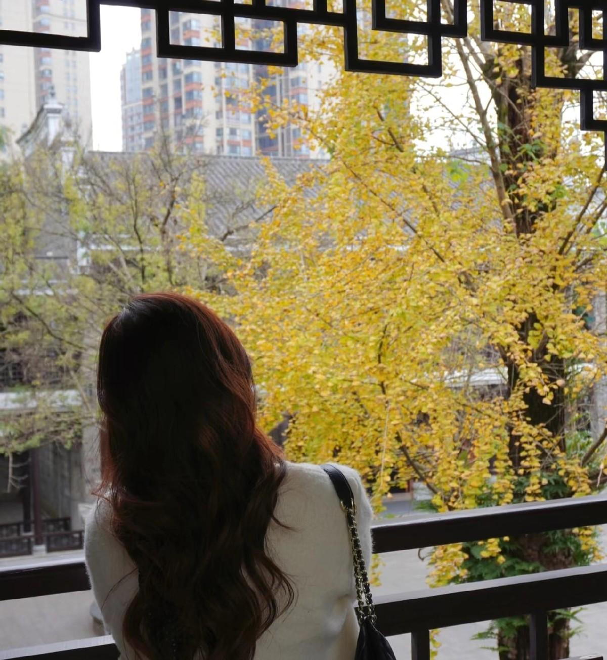 佛山27岁女销售带大16岁离异带娃男友回郴州老家，爸妈一句“死了都不能嫁”把饭桌