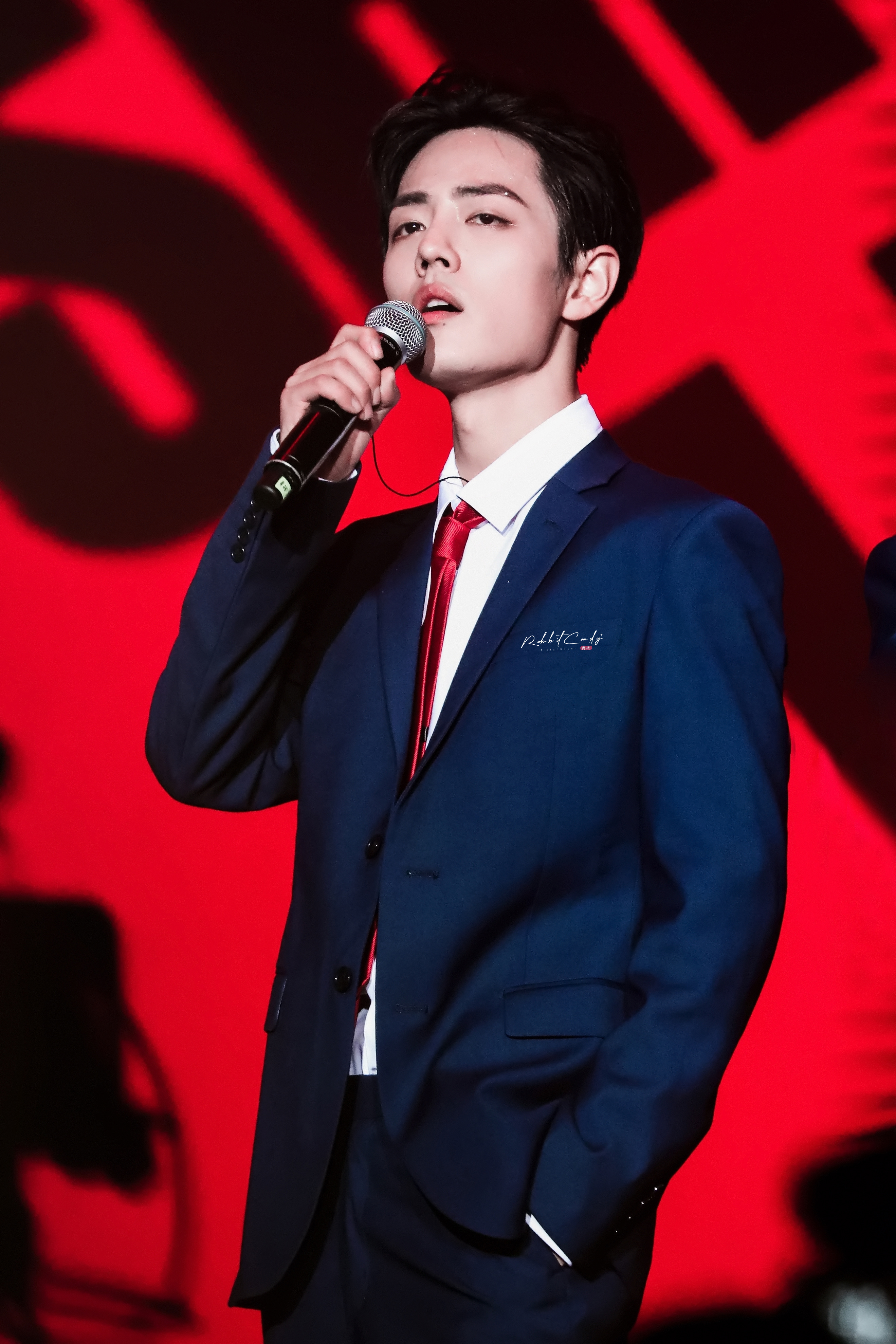 一起嗨起来吧！舞台战鲨疯了！肖战在那又怎样赛道杀疯了📮肖战首获电影类最佳男主提