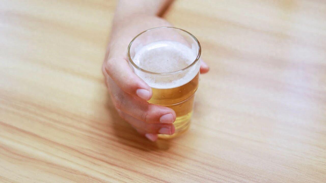 寿命长短与喝酒有很大关系？寿命短的人，喝酒一般有这4个特征

喝酒和寿命之间的关