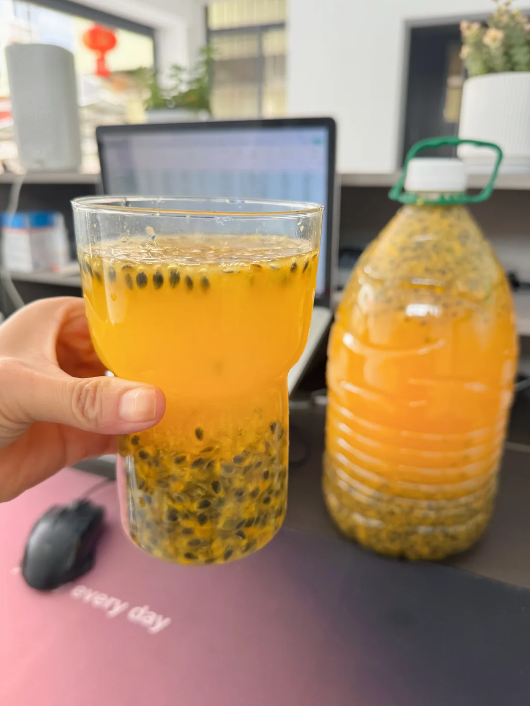 夏天的快乐水，一晒就黑的姐妹们就喝它！