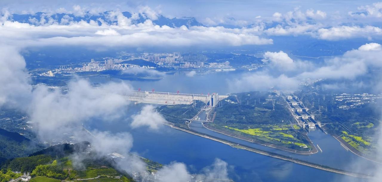 宜昌历史上的两个百年梦想，现在都已经轻松实现！
100年前，詹天佑主持修建川汉铁