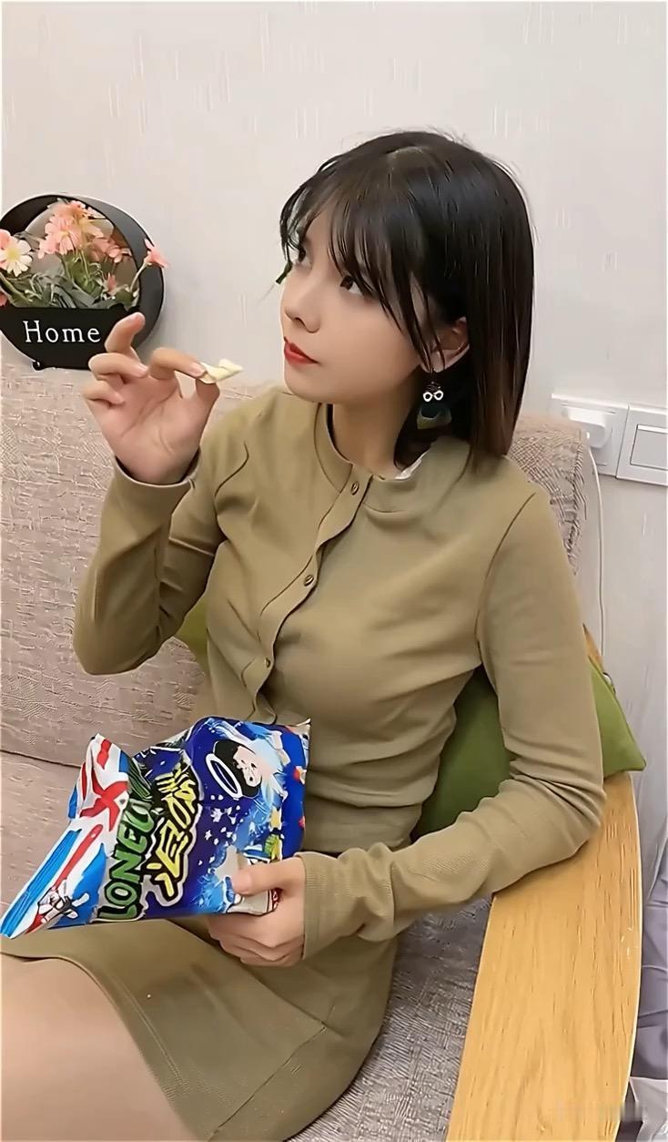 父母含辛茹苦把我们的感情生活把我们养大，我们为生活奔波，所以说我们要是陪他们的时