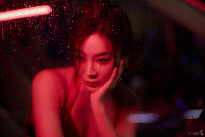 袁姗姗南京活动晚宴生图袁姗姗南京线下活动状态 红裙摇曳的美丽，真的是明媚又非常的