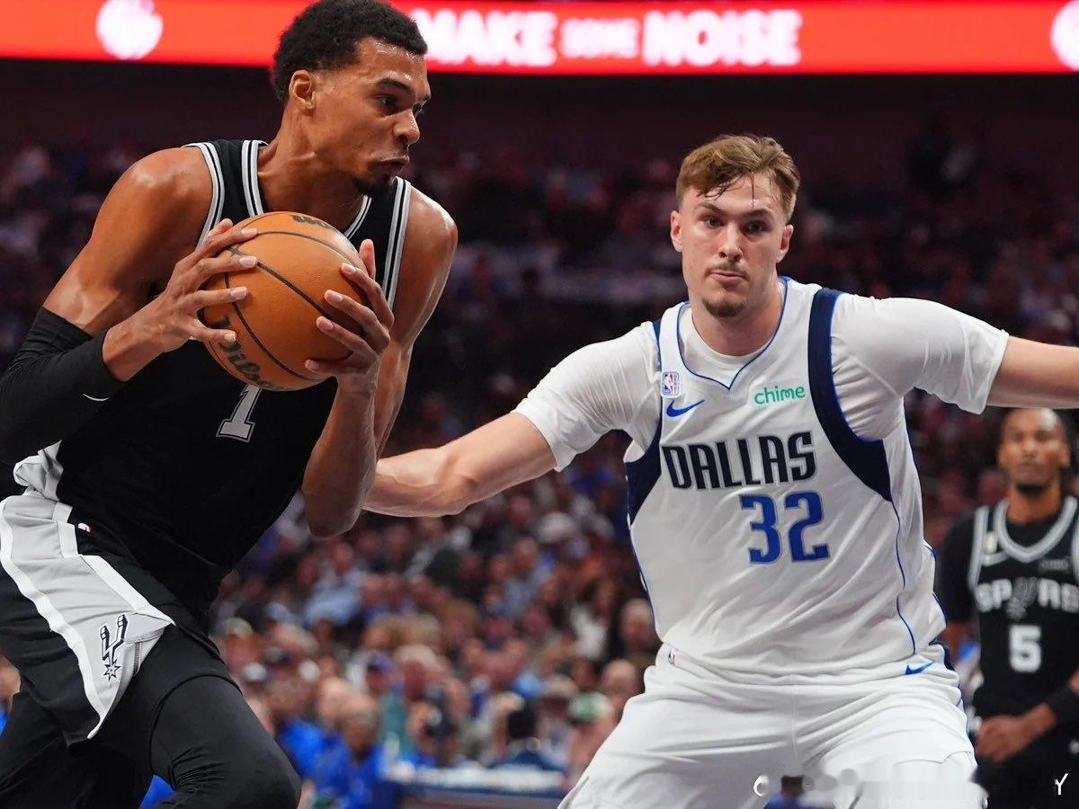 你汤不在，看了一会儿，这比赛打得还很焦灼库珀·弗拉格和维克托·文班亚马在马刺对独