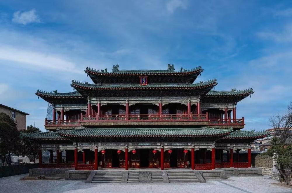 古建营造智慧，藏在这座博物馆中！3月下旬，海棠花开，嫩红的花朵掩映在山东古建筑博