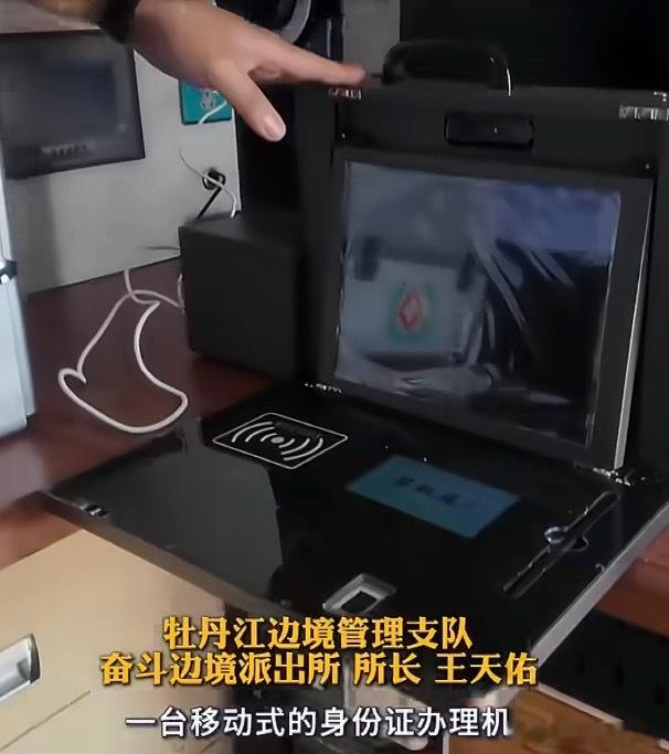高考第一天民警怕考生丢身份证把机房搬来好像今年高考考生的大聪明变少了，没那么多丢