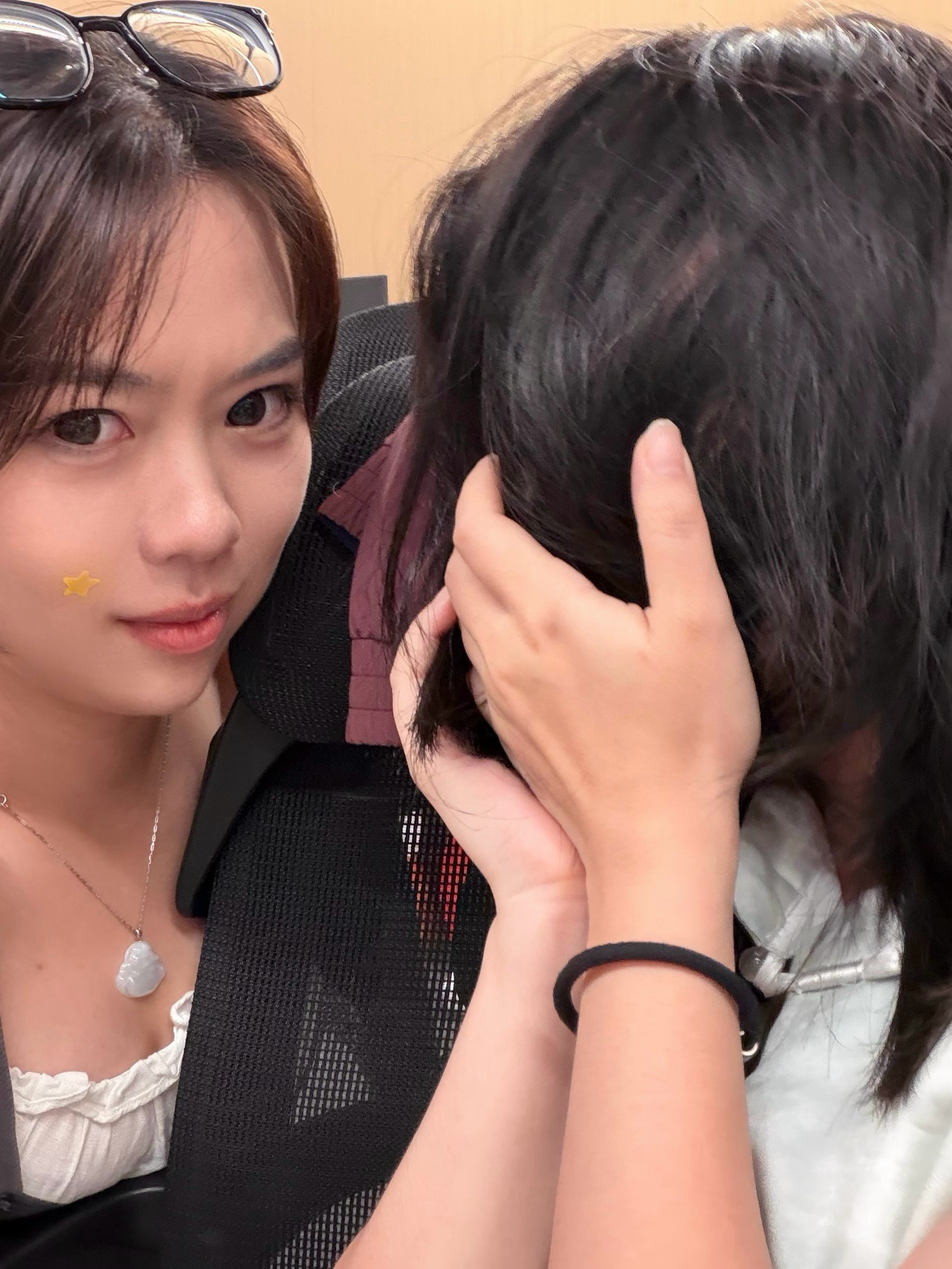 拍我就可以我拍她就躲起来很过分了 