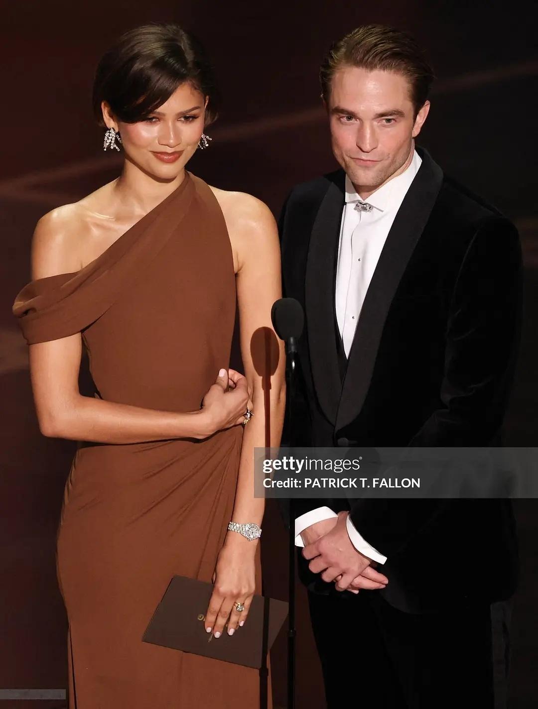 赞姐这条lv特别定制好美不过主要也是她消化造型的能力超强 