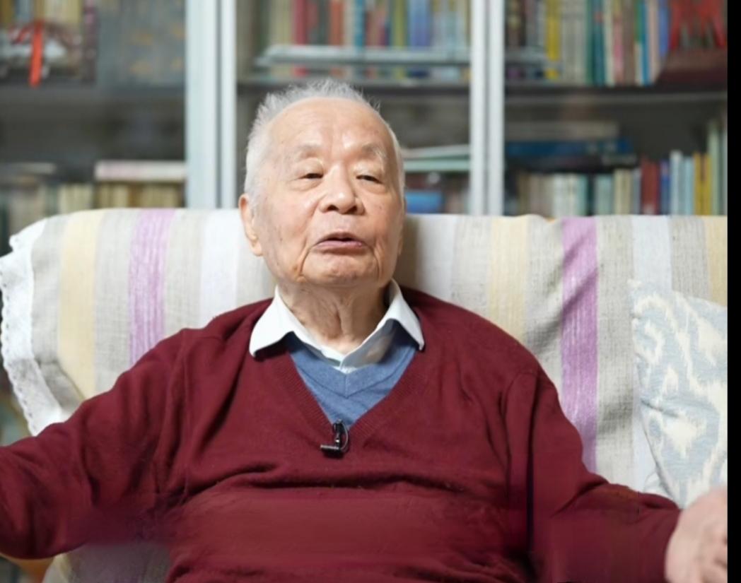 大年初三，何祚庥老院士谈到了一个人，谈的不是别人，谈的是王小东。
我这里简单说一