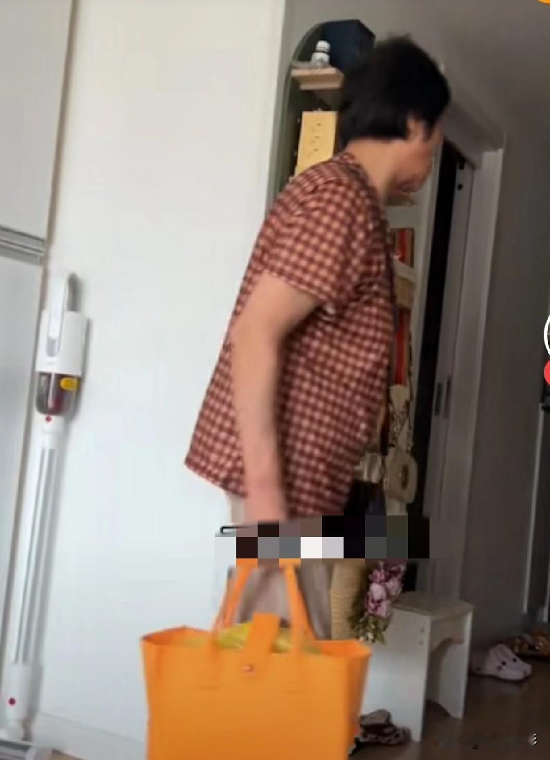 看了这个视频，提醒自己千万不要像这位妈妈一样。

女子无奈发视频吐槽自己的委屈和
