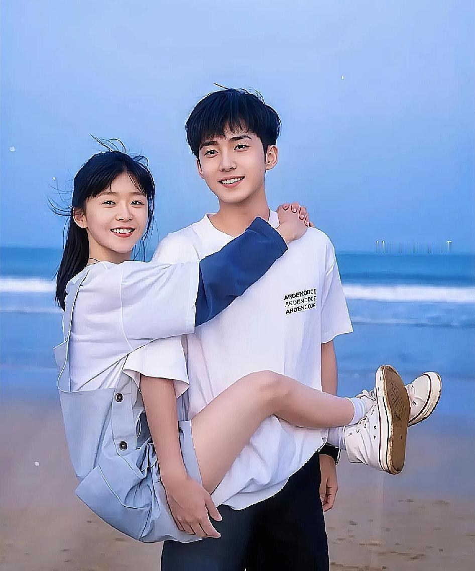 宋伊人icon32岁，身高1米58
颜值放娱乐圈里也是毫不起眼，既没演技也没粉丝