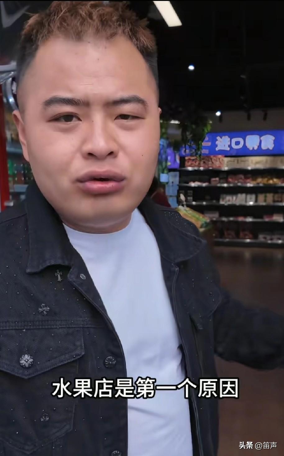 豆二两现在愁的不行了
水果店现在干的一塌糊涂，一天最少赔2000多块钱，这还不算