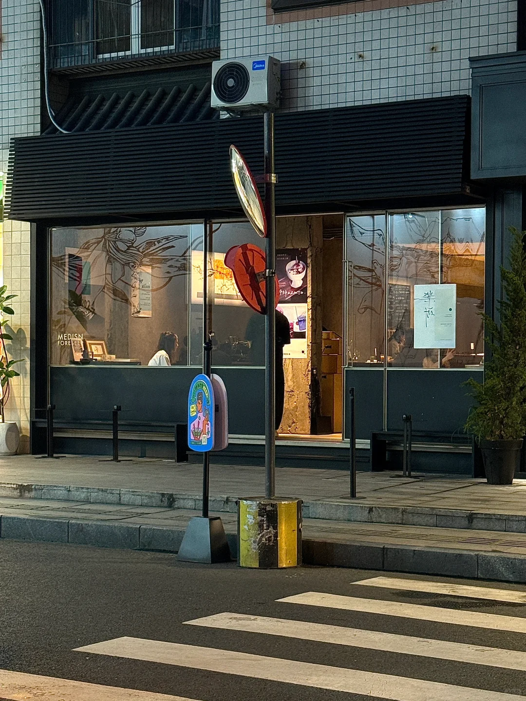 果然…成都街头不起眼的小店…