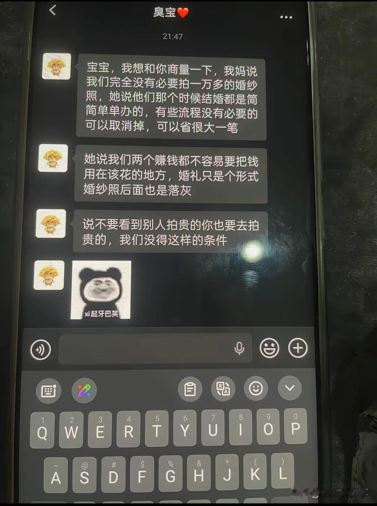 能说句实在话吗？
别说是定价上万的婚纱照，
就算是五千的我都觉得太贵。
结婚本就