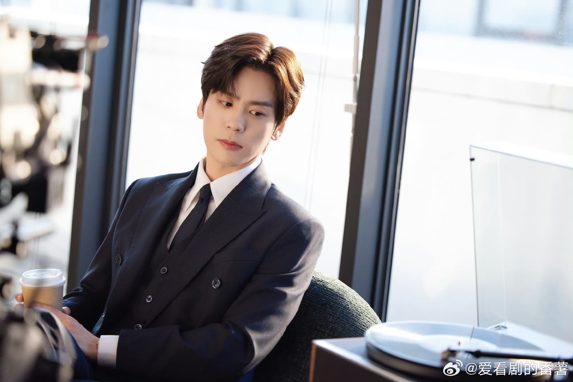 魏哲鸣新剧成crush的暗恋文男主你是迟来的欢喜哇塞魏哲鸣新剧设定太绝了，十年双