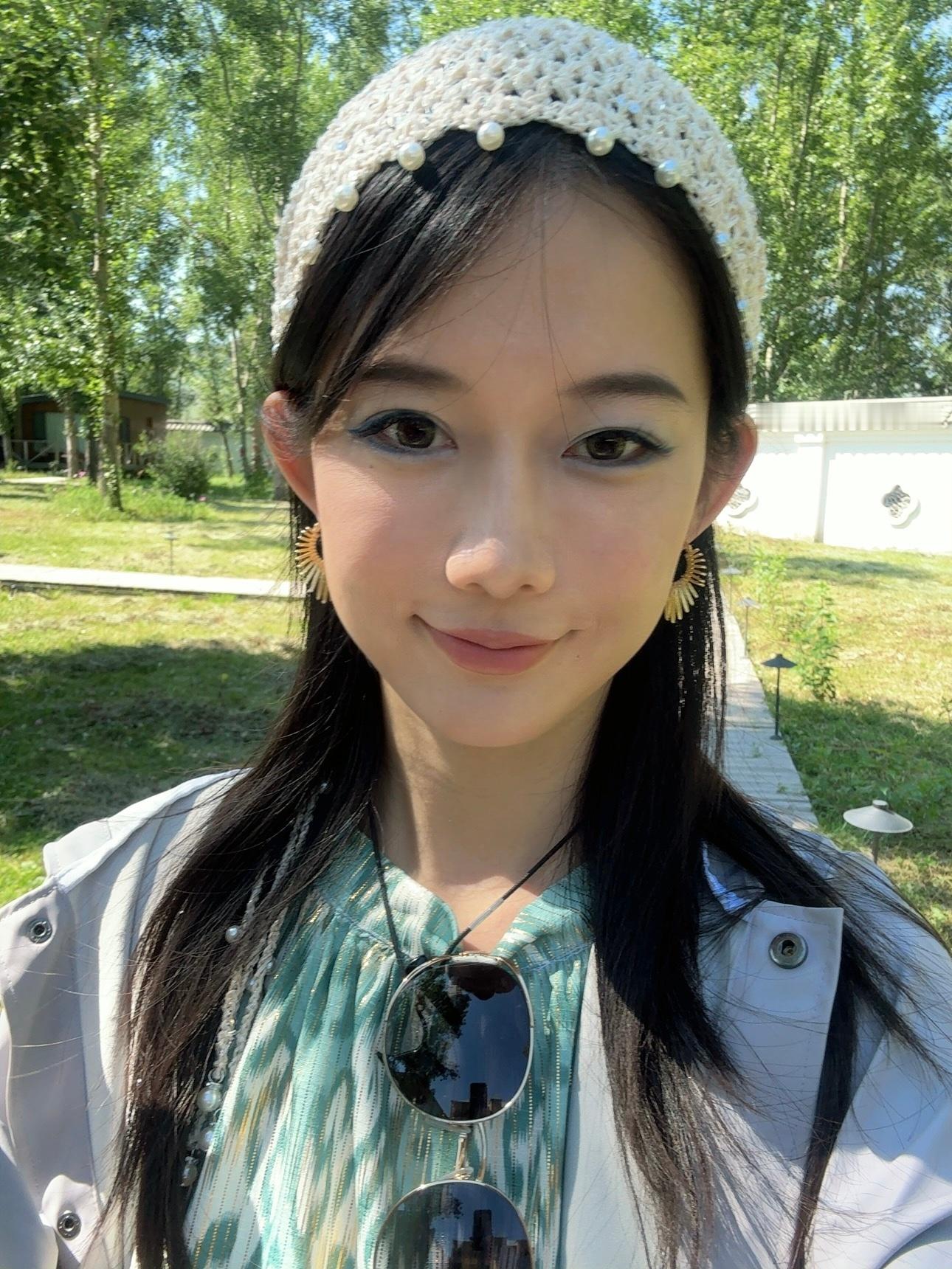 今天画了蓝色眼影 伊犁·尼勒克
