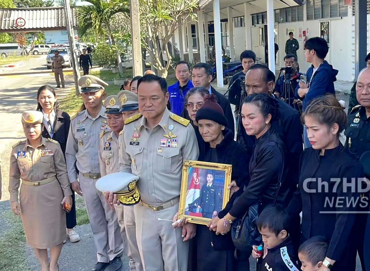 柬泰冲突，泰国总理出席阵亡泰军士兵的葬礼。 ​​​