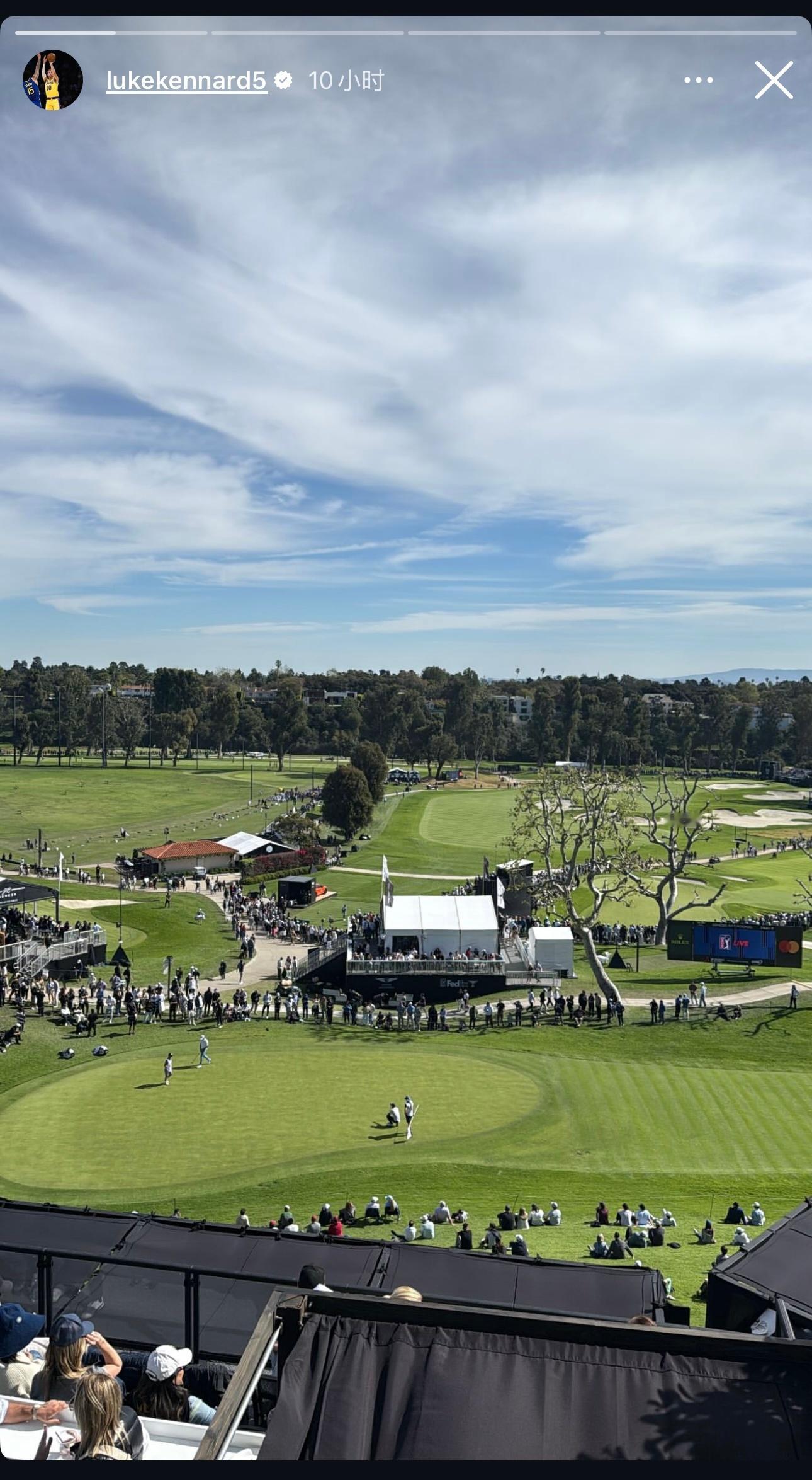 湖人队今天受邀来到里维埃拉乡村俱乐部观摩了某汽车品牌冠名的高尔夫赛事，并与老虎伍