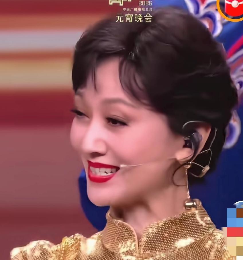 七十多岁还能在C位又唱又跳，你敢信吗？
看看72岁的赵雅芝。
跨年晚会上一曲《潇