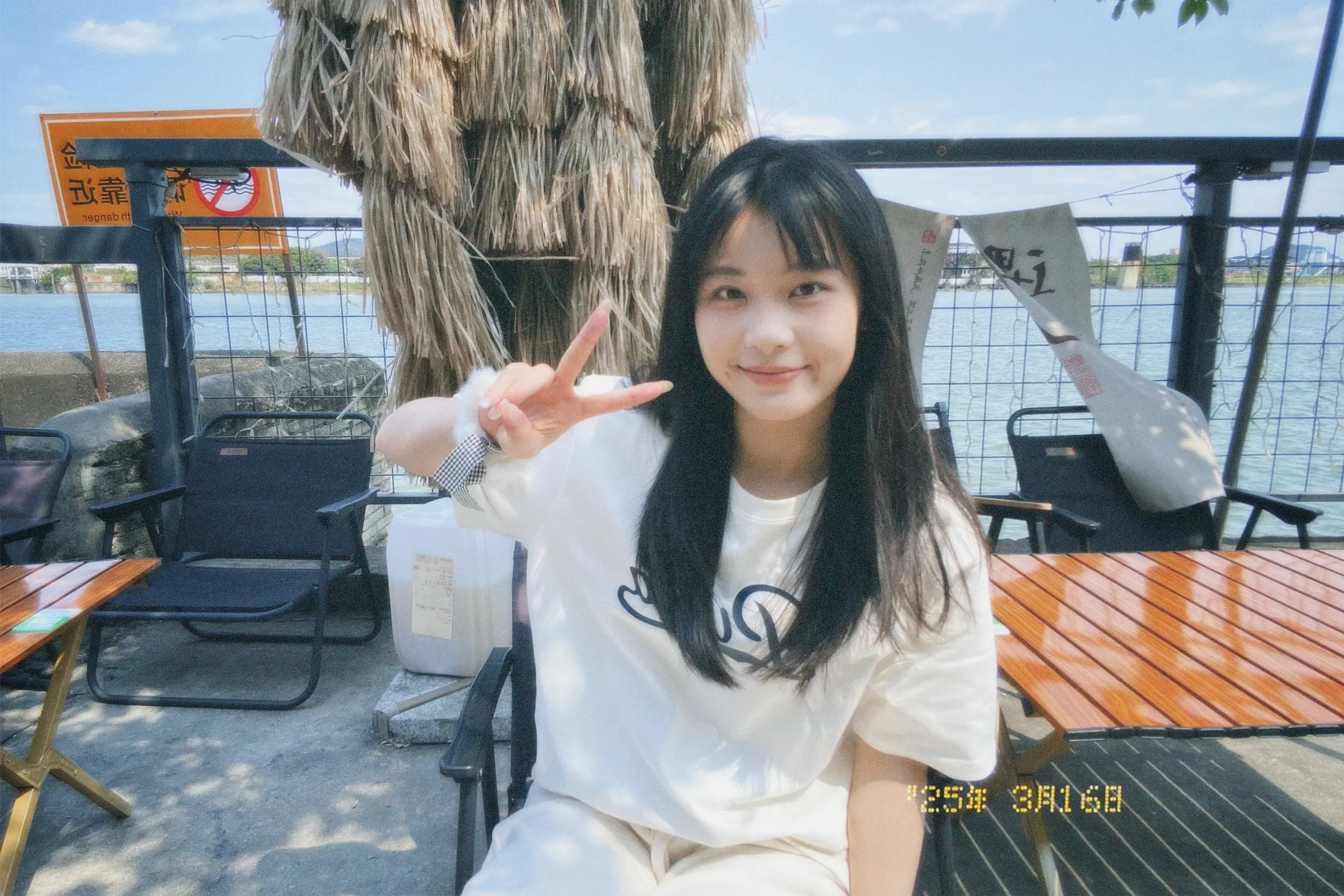 照片是2018拍的，歌是刚刚收藏的，滤镜也是刚刚加的，就想看看从前的自...