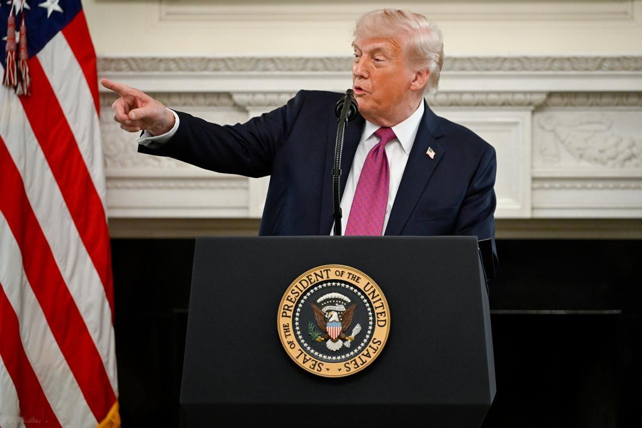 霍尔木兹海峡的油轮还在原地打转，特朗普的“最后通牒”却像超市里过期的促销海报，撕