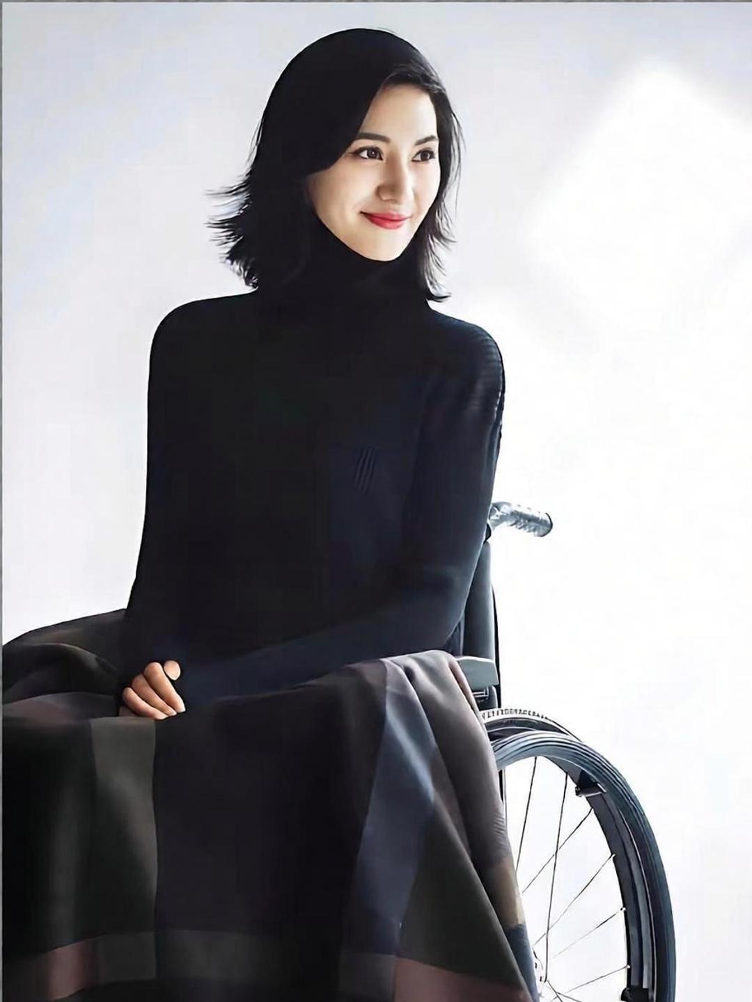 湖南卫视主持人梁艺瘫痪22年，她公开征婚，只提出一个简单条件：能帮忙推轮椅就够了