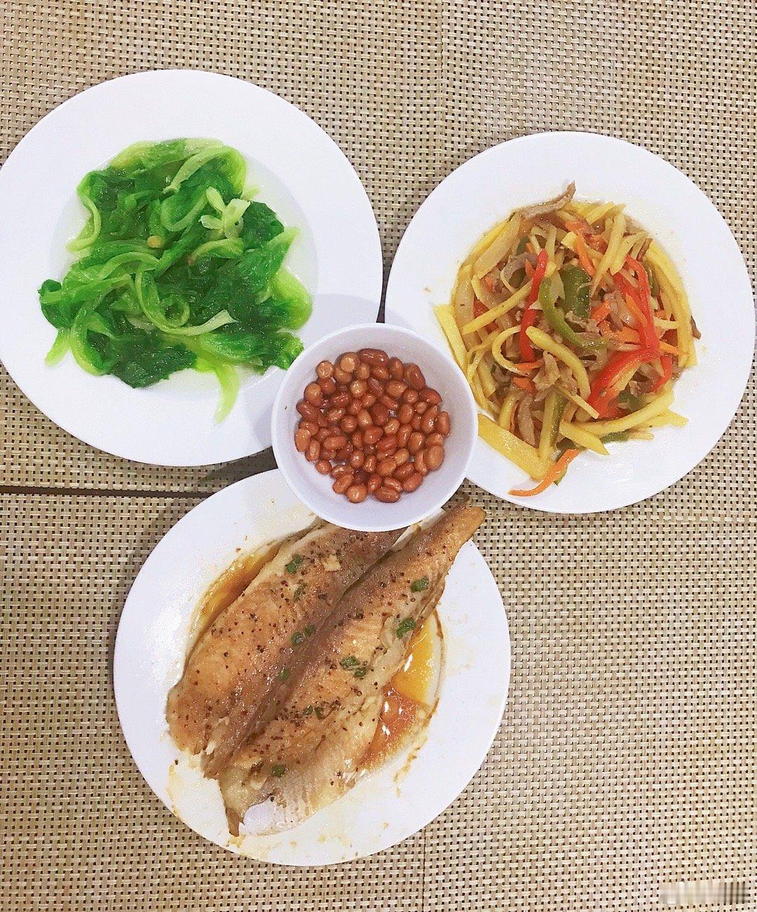 建议大家自己做饭墩姐多数时候都是自己做饭的，乐在其中我就是一个被中国足球耽误的好