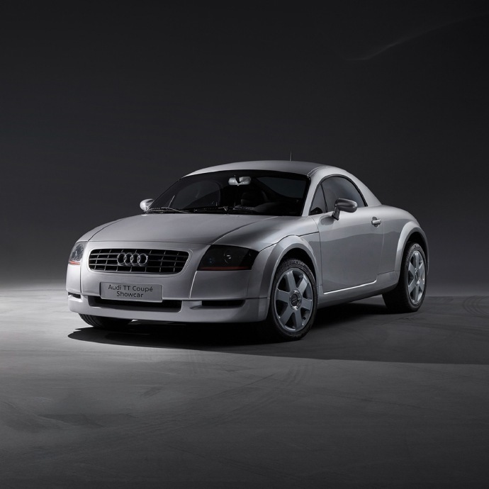 这种简约的设计语言，让它在岁月里依旧亮眼。 