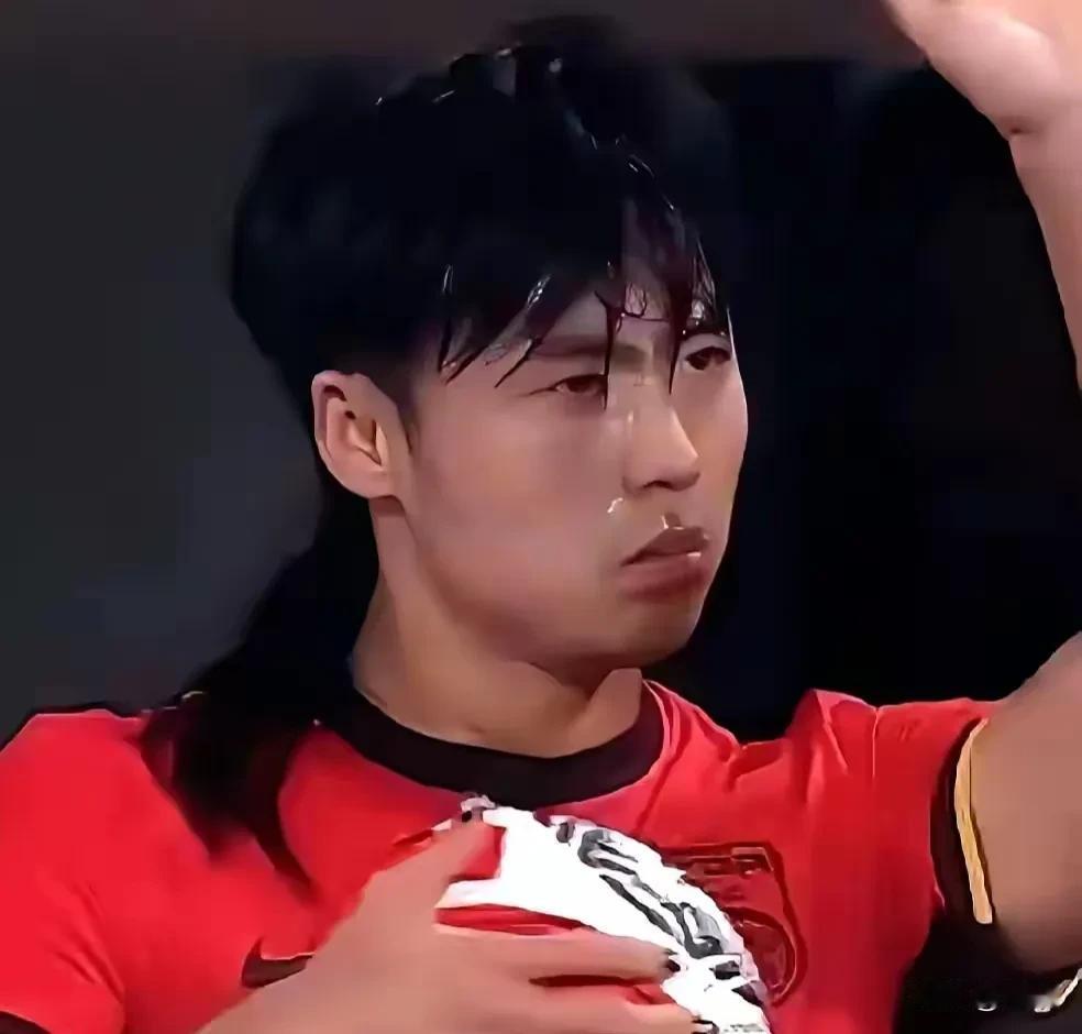 竟然还有人为汪姑娘的红牌大叫冤屈，真不知他们到底是毫不懂球，还是根本就没有观看比