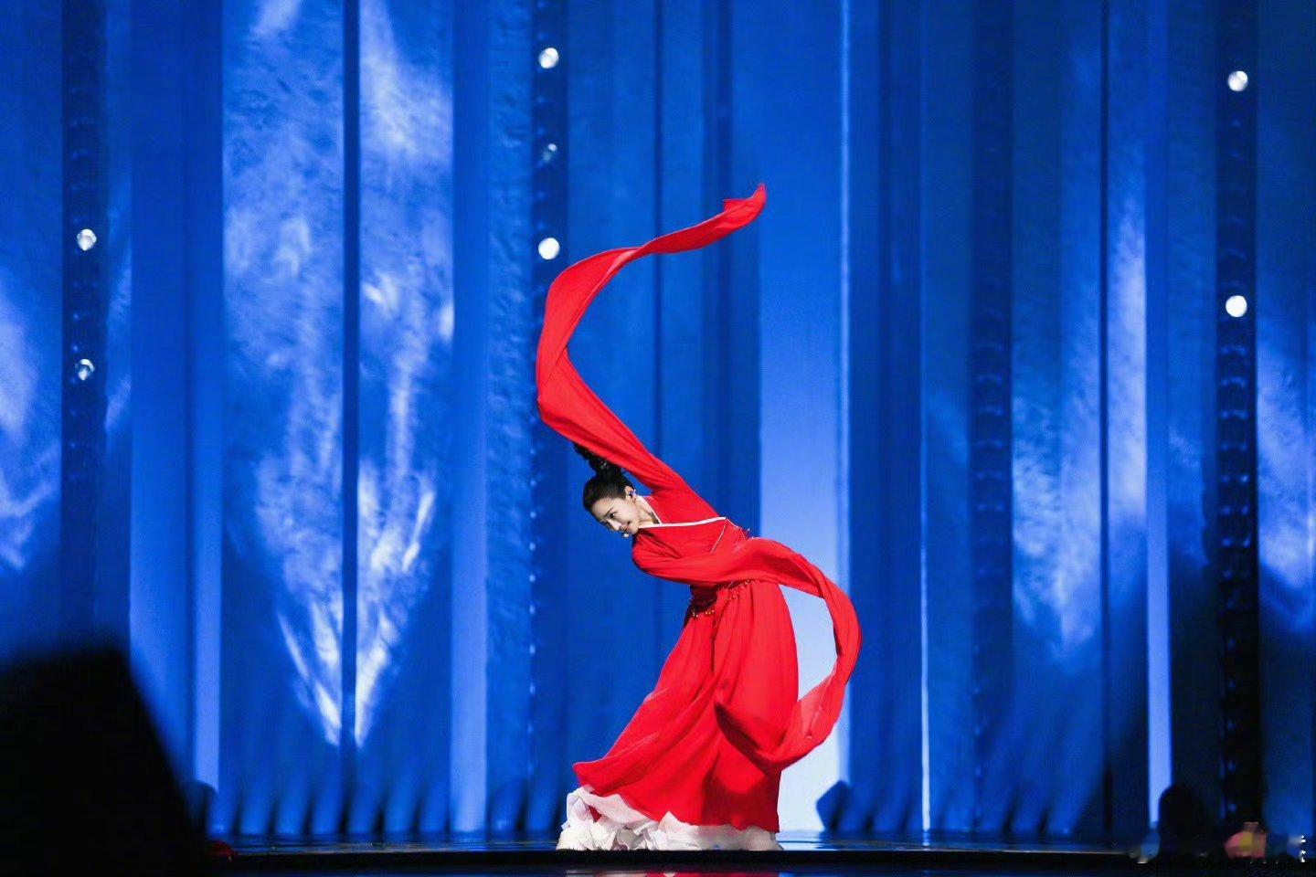 陶昕然内核陶昕然其实一直很清醒理智，是理想中大人的样子！！！浪姐一定要绽放属于你