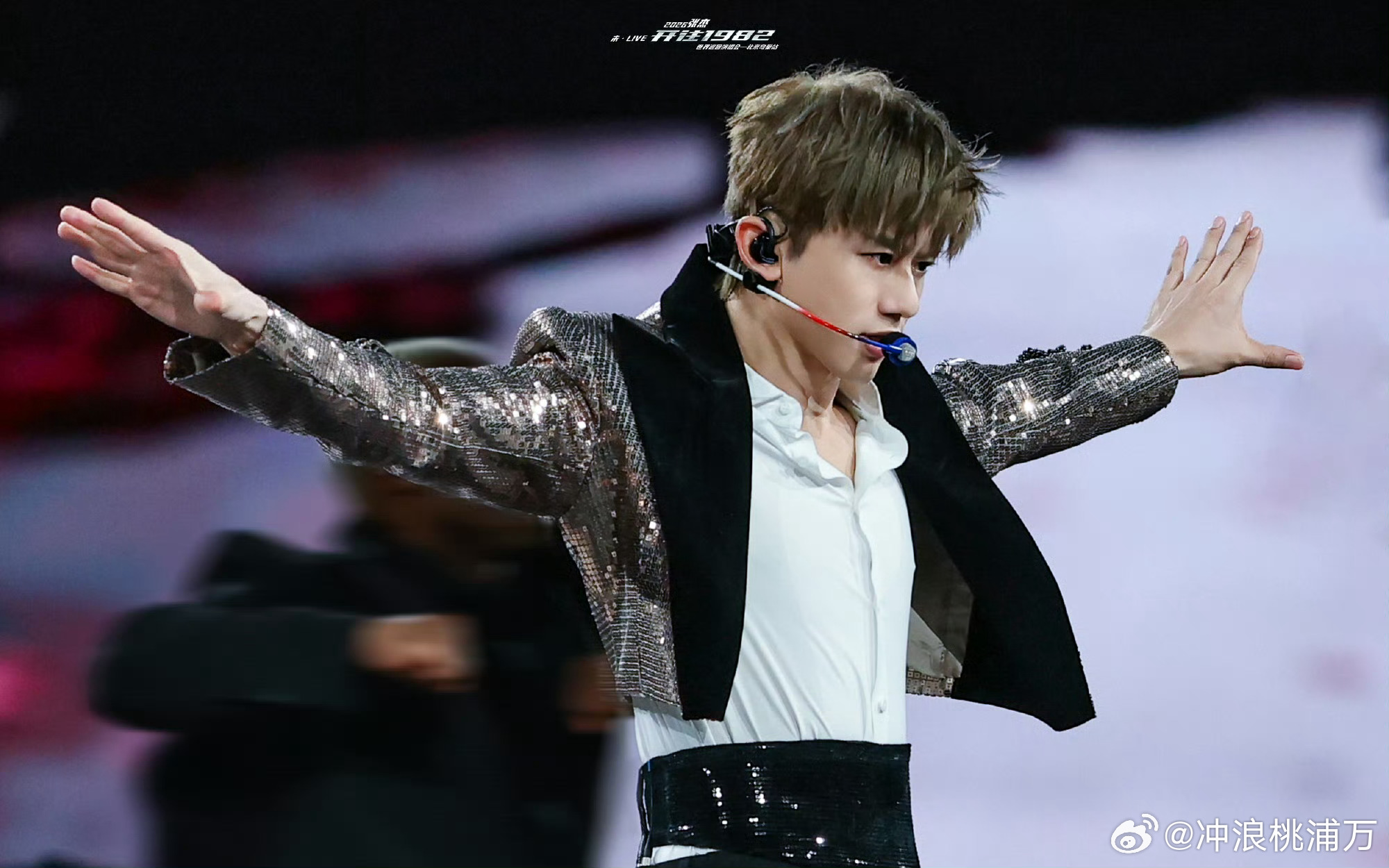 张杰鸟巢舞台美成啥样了不愧是张杰的演唱会舞台！鸟巢舞台硬件直接拉满，科技感和氛围