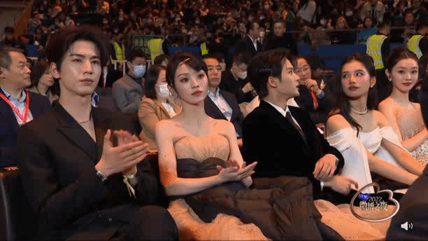 小炭火说檀健次不去微博之夜，这么快就得到消息了？去年和田曦薇、张凌赫、张婧仪坐在