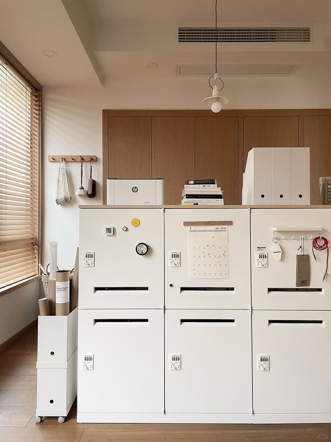 这捡来的铁皮柜，是整个书房的顶梁柱呀