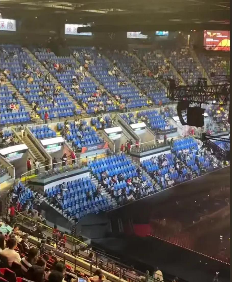 孙颖莎和王楚钦因伤退赛，对上座率还是有影响的，香港WTT决赛之夜，出现了很多空位