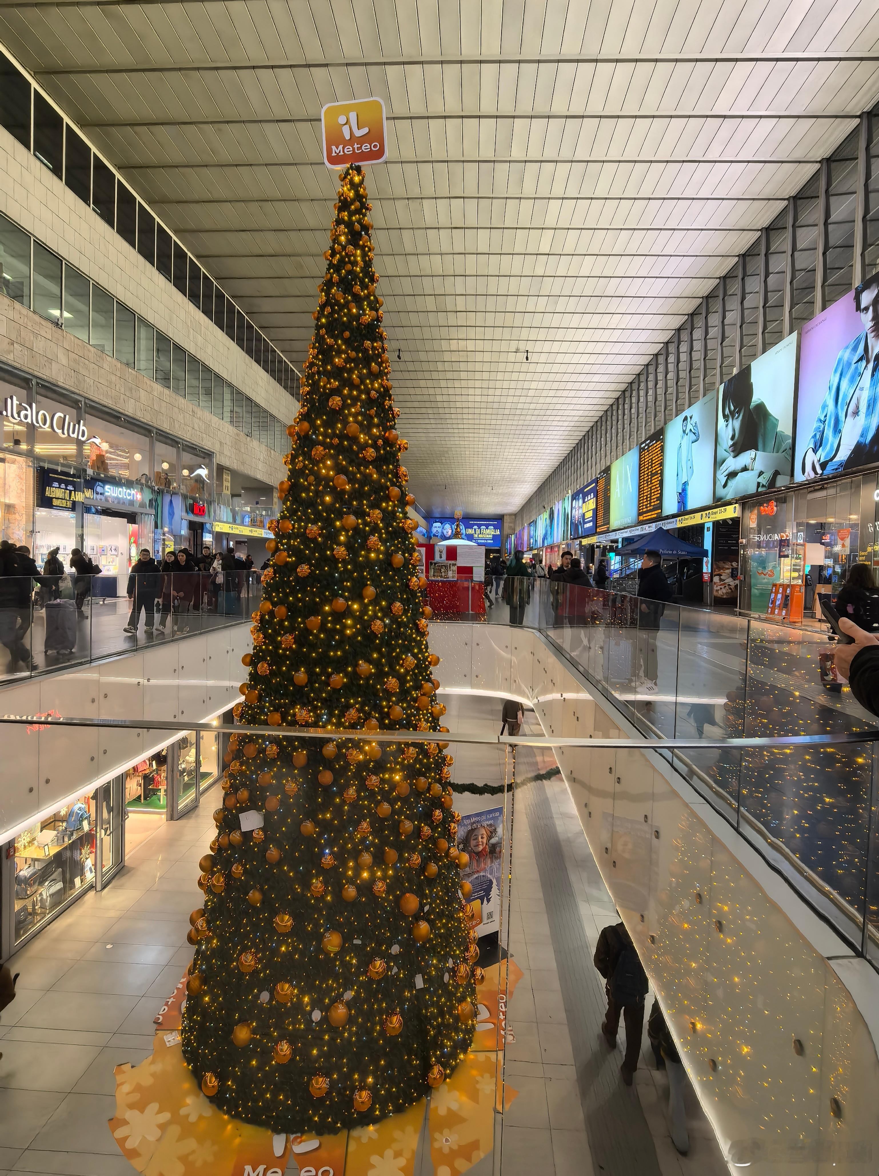 平安夜，罗马。愿上帝与我们同在、与每个人同在！ 