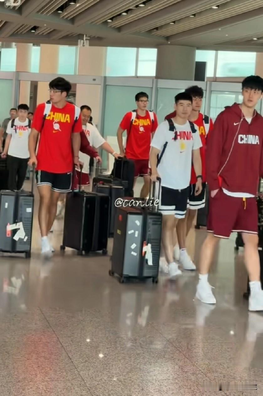 未入选国家队的球员已经返回北京继续训练！

中国男篮仅12人前往韩国备战，剩余9