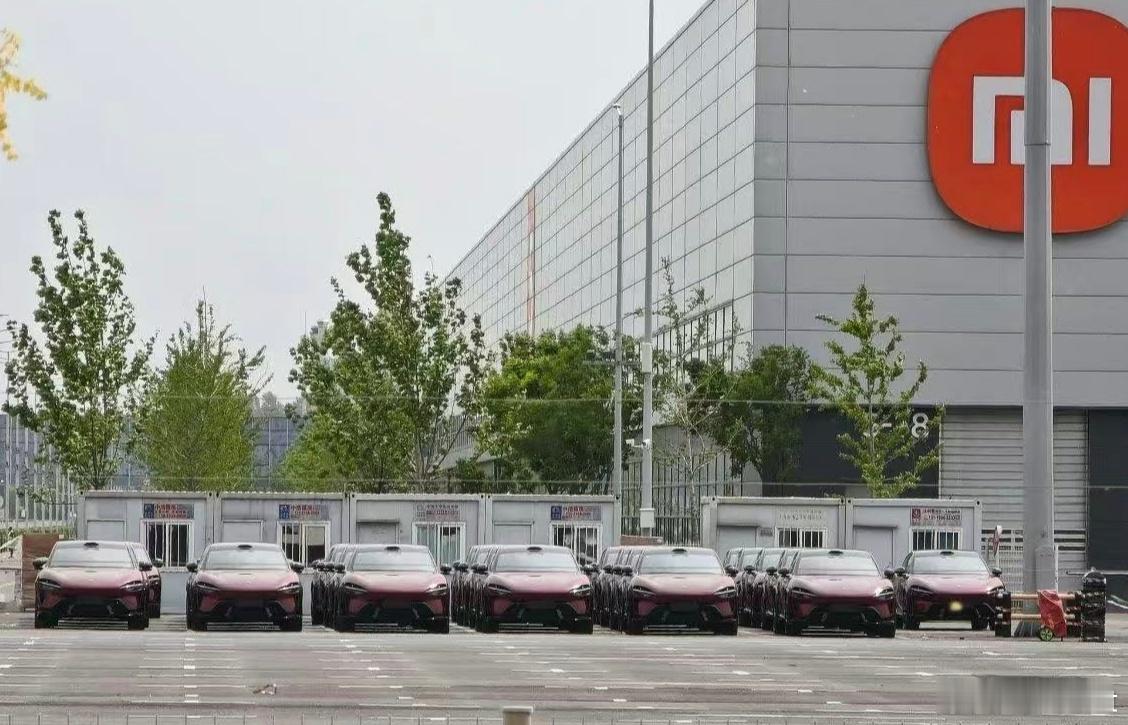 小米汽车工厂已开始生产YU7 GT。新能源汽车