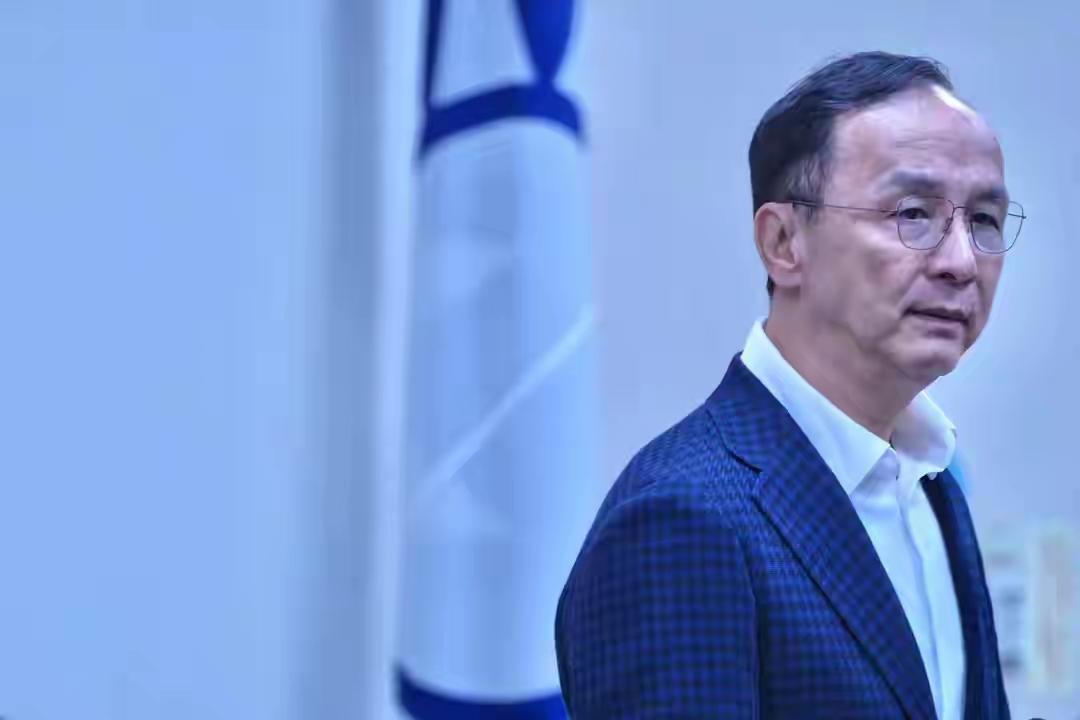 国民党新旧任主席11月1日正式交接，现任党主席朱立伦10月29日主持任内最后一次