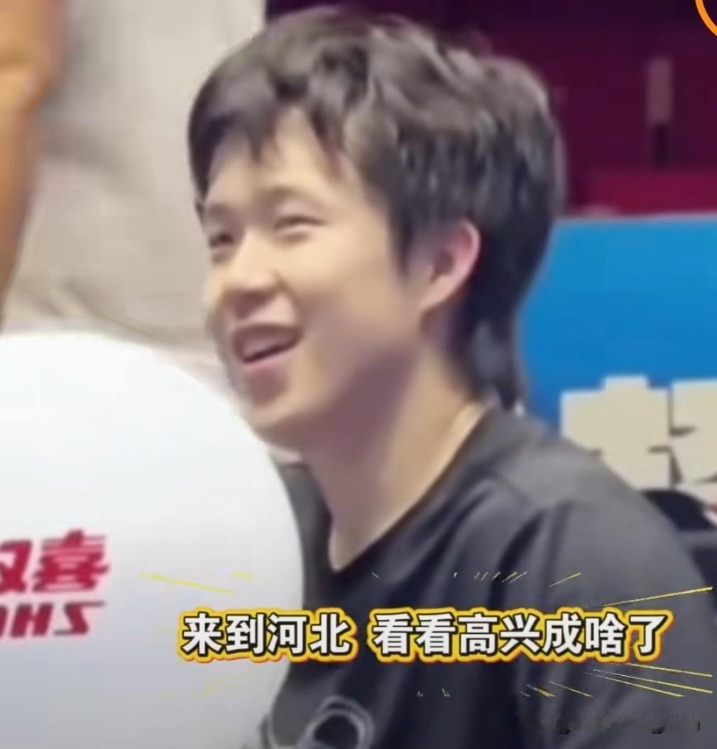 头哥这次来雄安，整个人洋溢着快乐。看看他在训练场上的状态和心情真的是好到爆。
