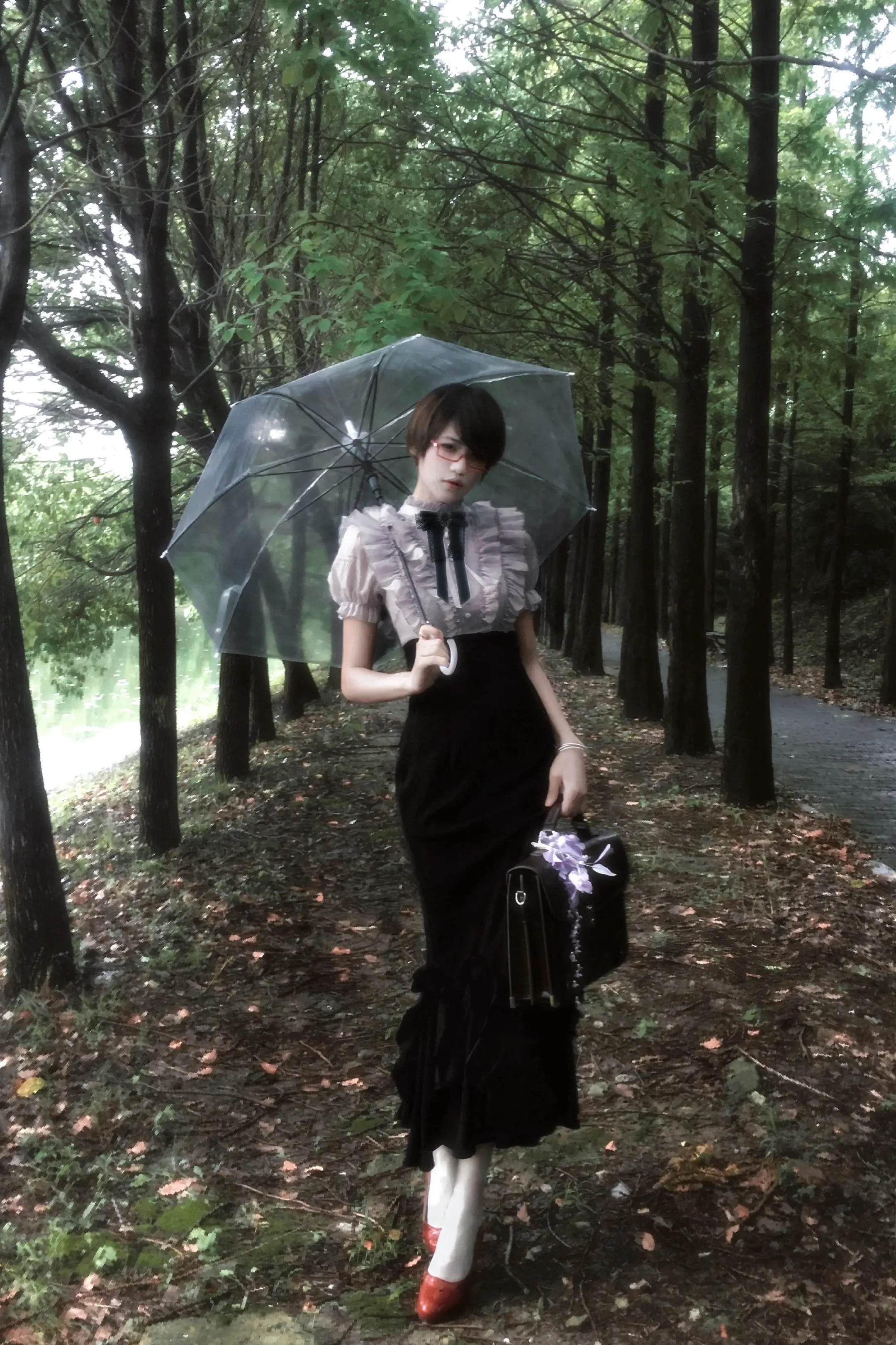 我叹缘分浅浅如雨渐渐。
