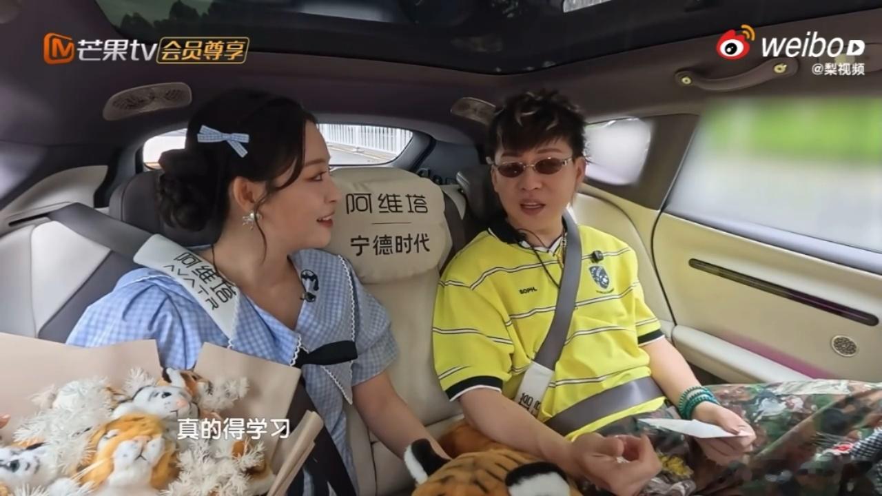 胡彦斌说要找李小冉取经谁能不爱这份满满的活力呢？胡彦斌大赞李小冉状态绝佳，还打算
