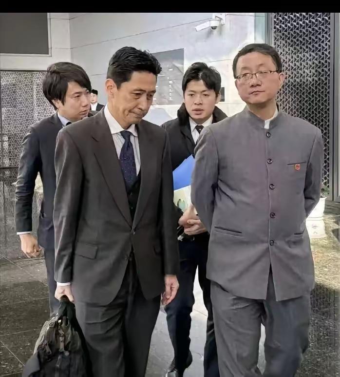 这得多过分多无理多么狂妄，才能把平时温文尔雅和风细雨的中国外交官逼成这样啊！
中