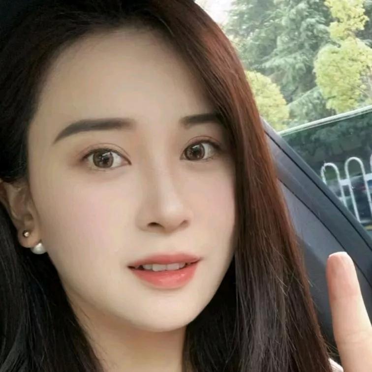 柳眉含笑，花枝招展。绯颜浅笑 柳玉颜 柳韵如画 柳眉秀 柳颦颦 赏柳 柳柳弯弯的